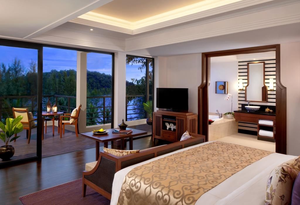 rooms-deluxe-layan-suite