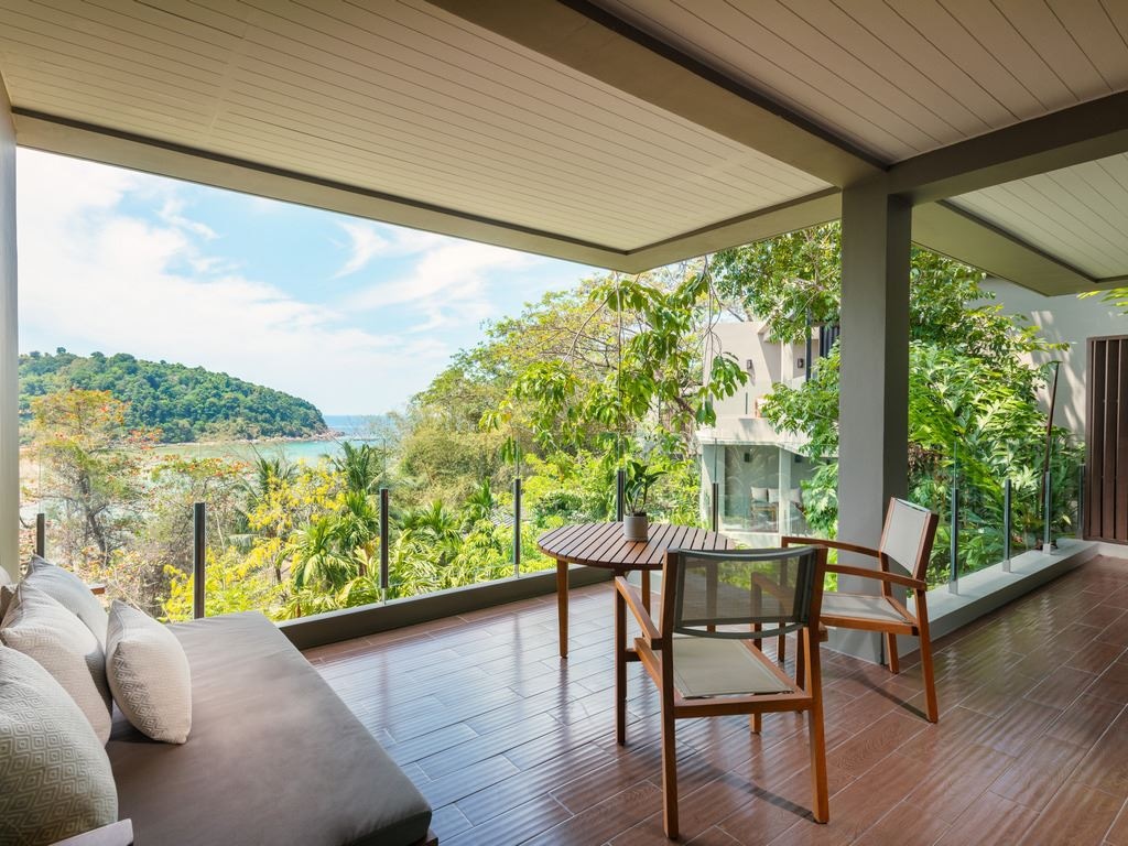 rooms-deluxe-layan-suite