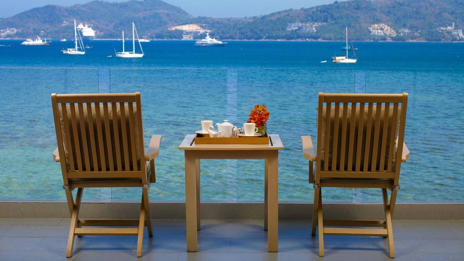 rooms-superior-ocean-front-balcony