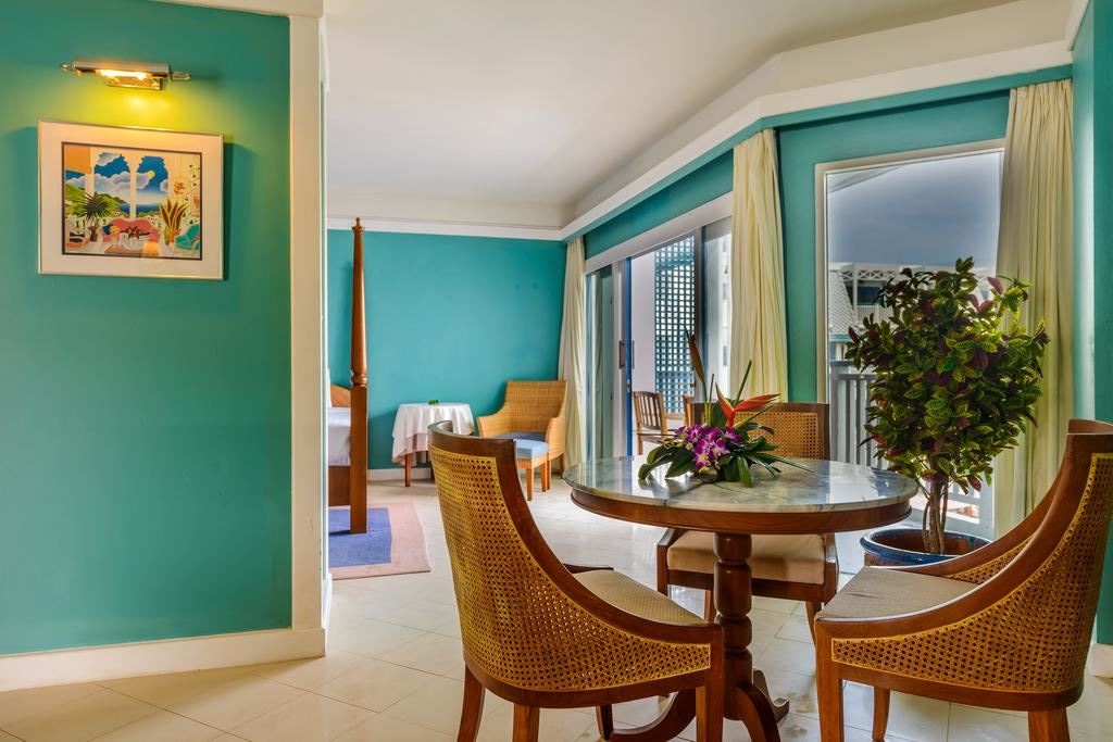 rooms-deluxe-room