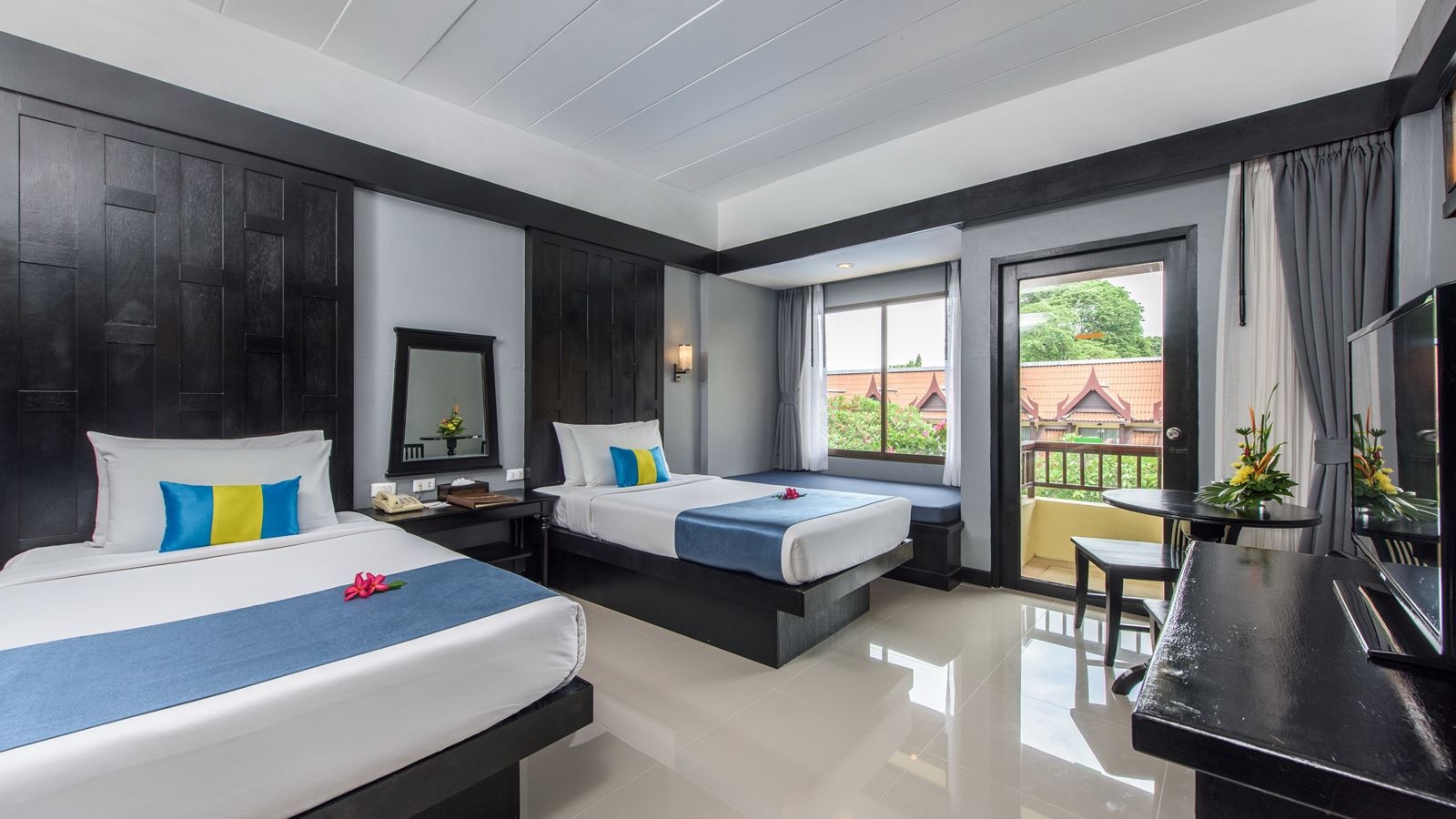 rooms-superior-pool-view