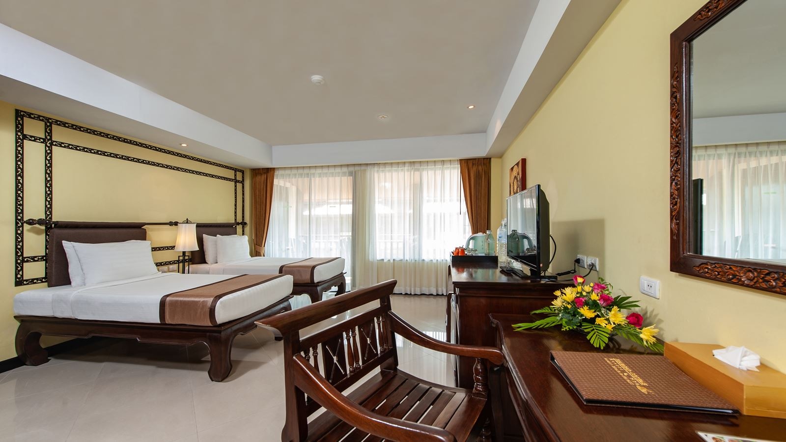 rooms-deluxe-pool-view