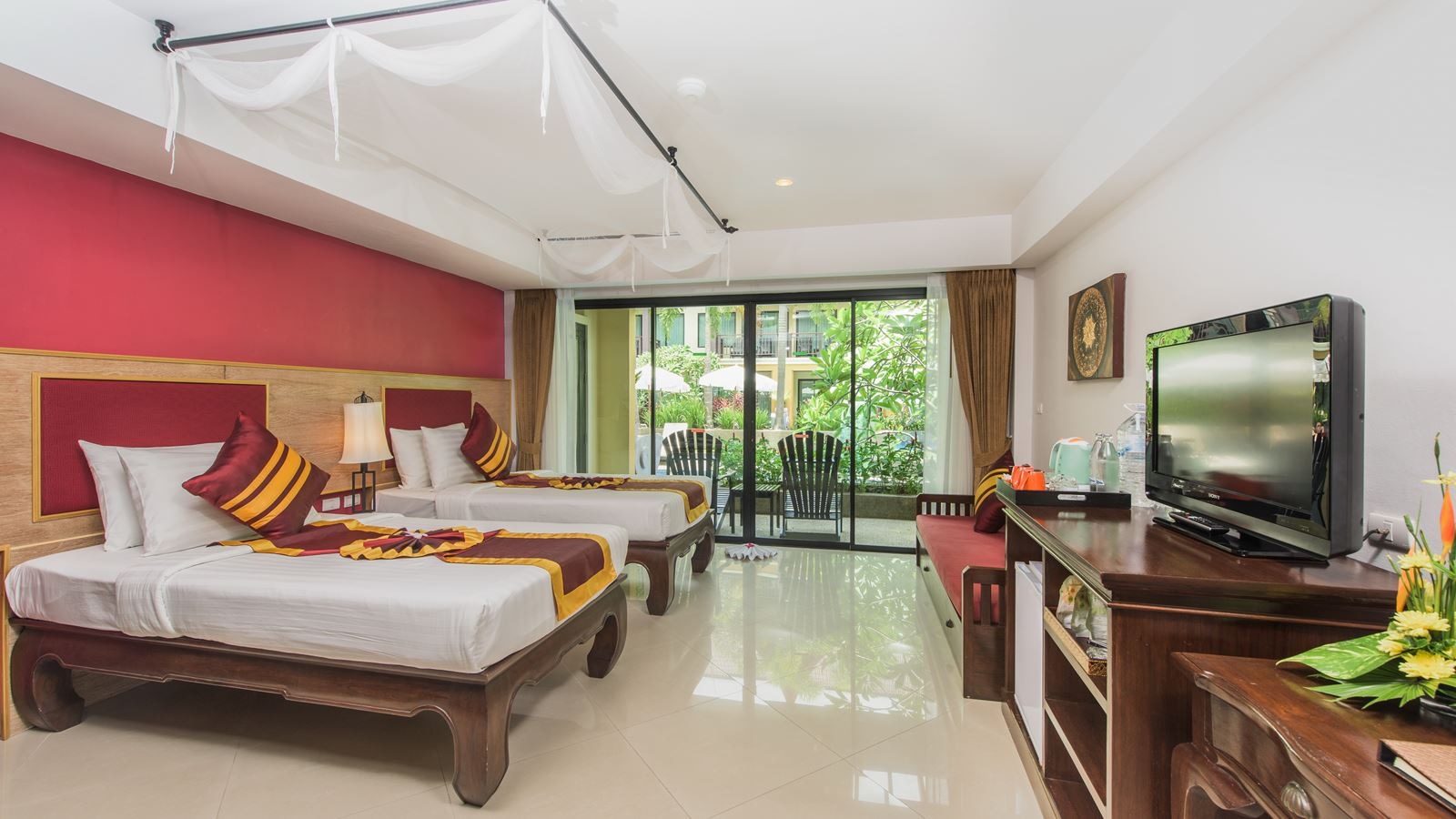 rooms-deluxe-pool-access