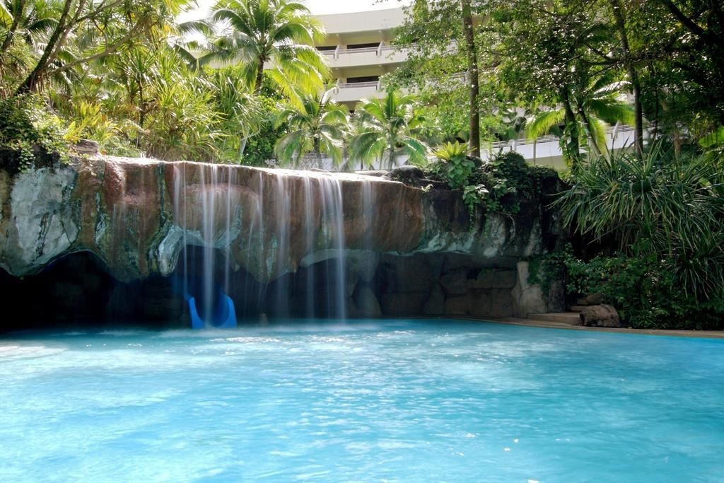 pools-outdoor-pool