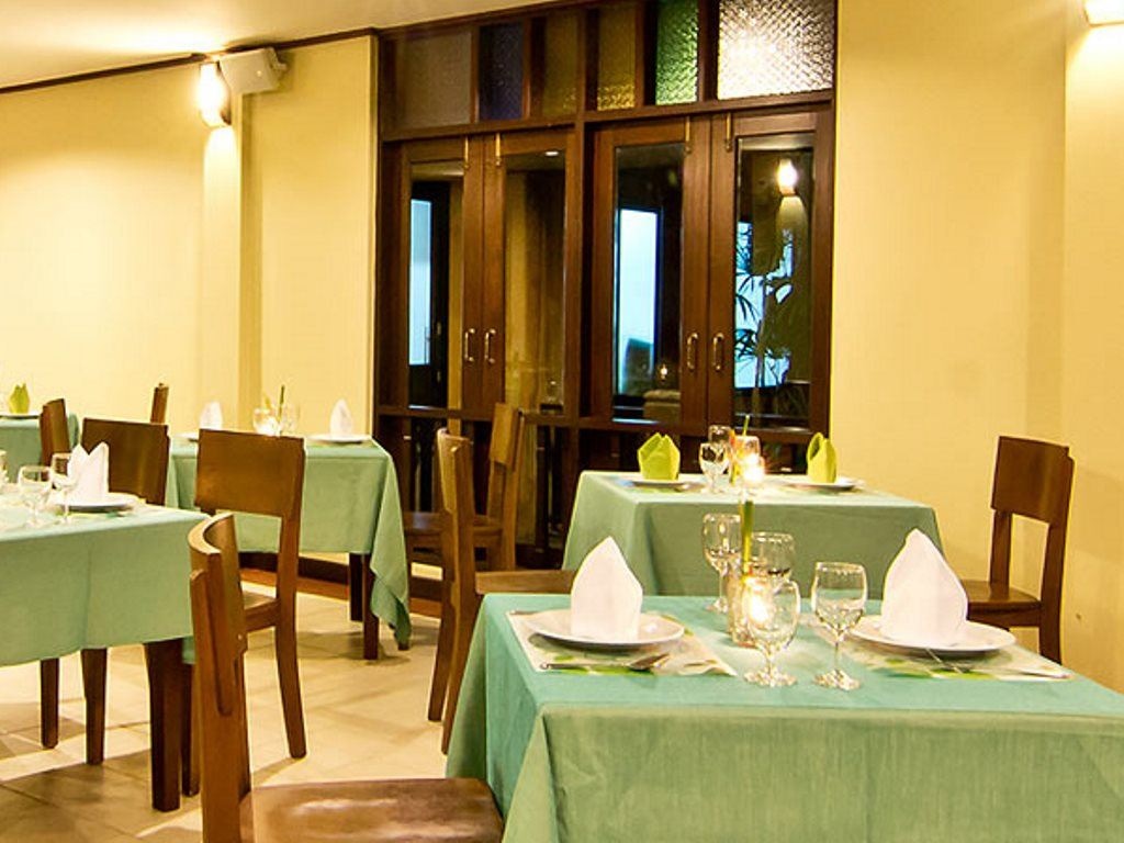 restaurants-plumeria-restaurant