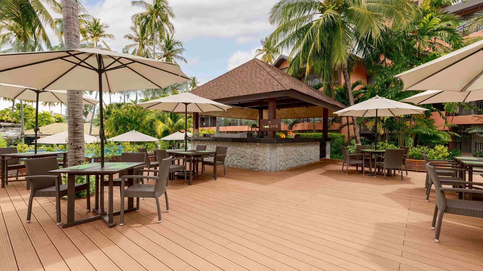restaurants-the-pool-deck