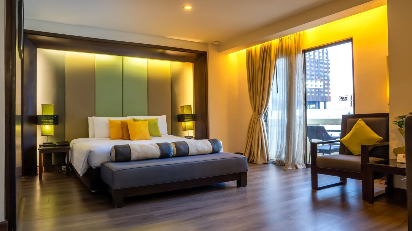 rooms-deluxe-room