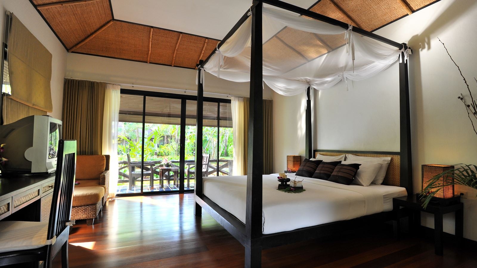 rooms-deluxe-room