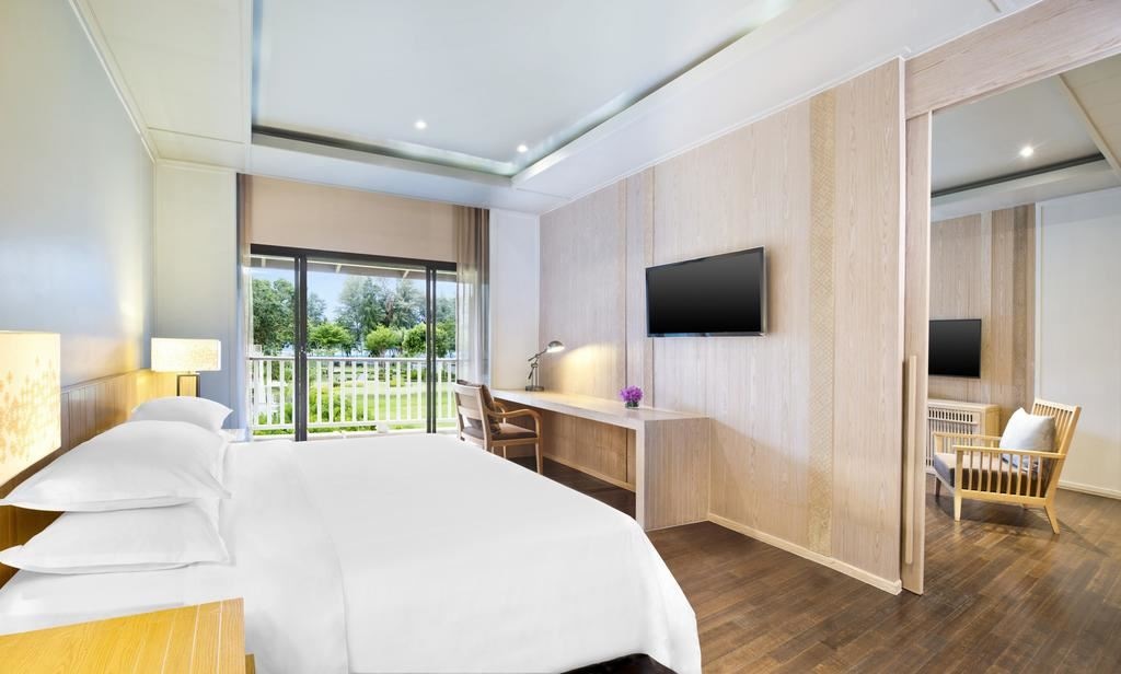 rooms-club-sea-facing-suite