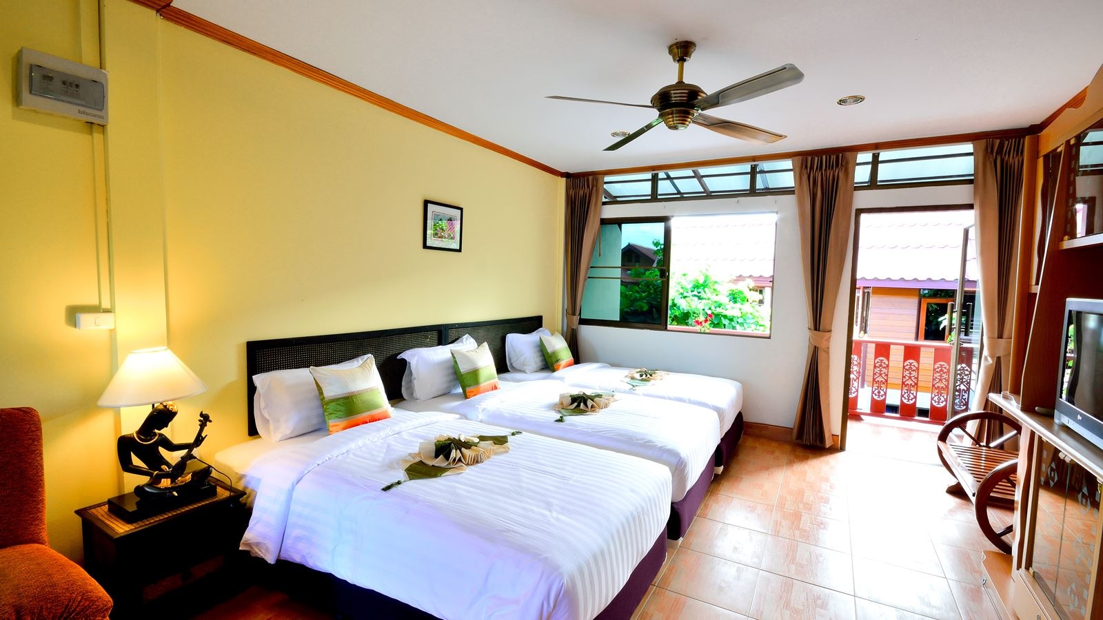 rooms-deluxe-room
