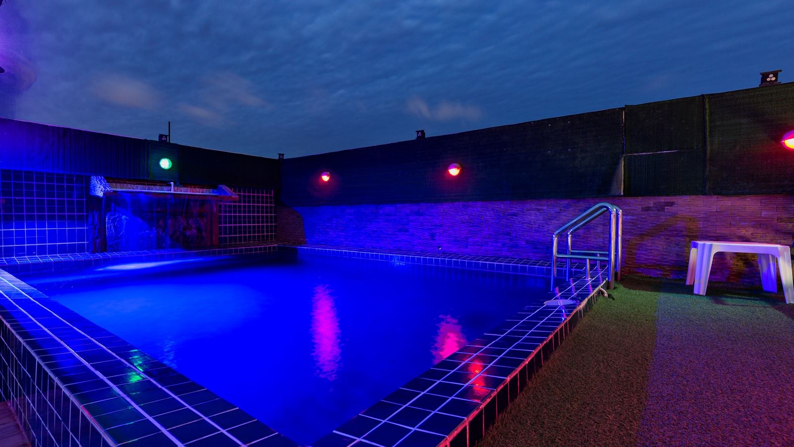 pools-indoor-pool