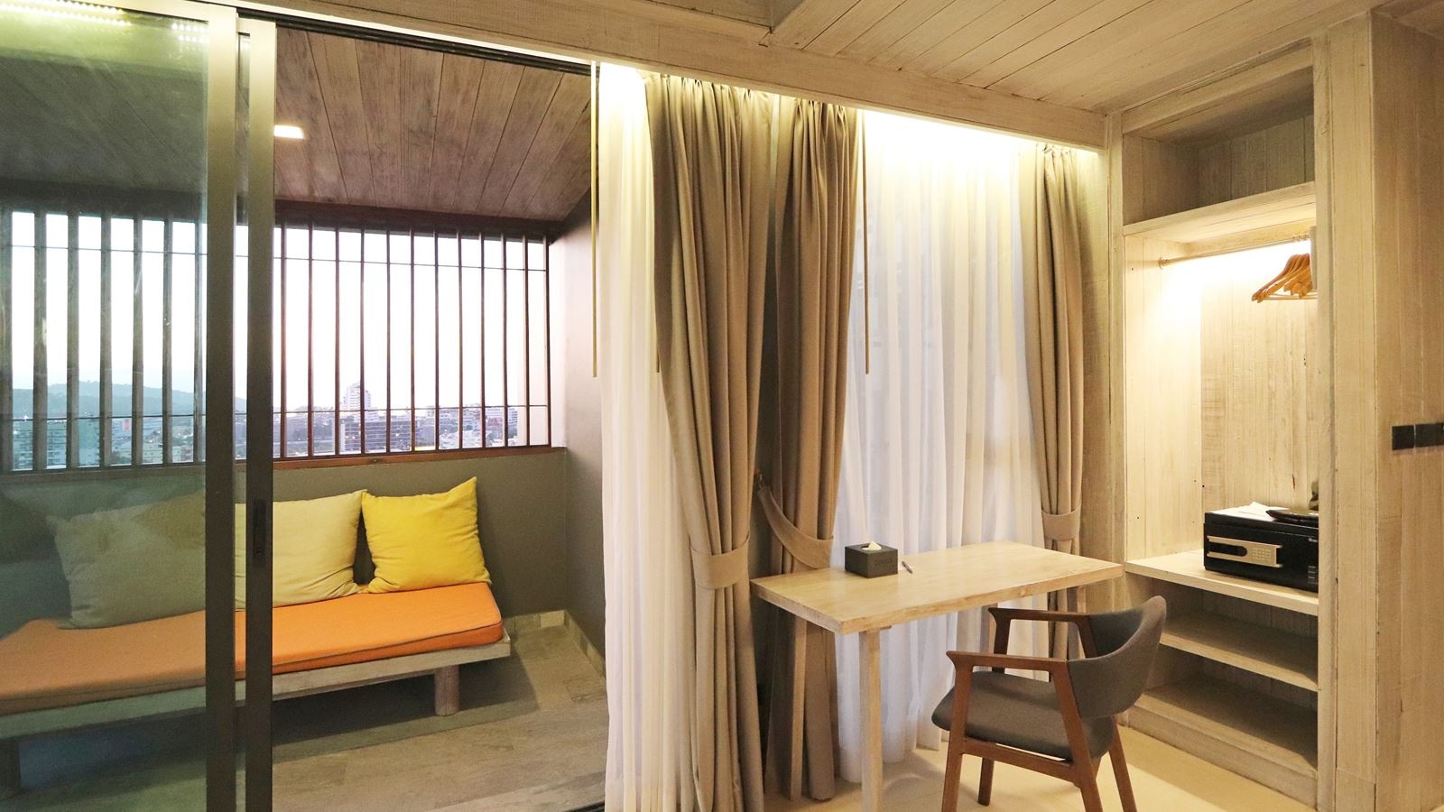 rooms-2-bedroom-suite-garden-view