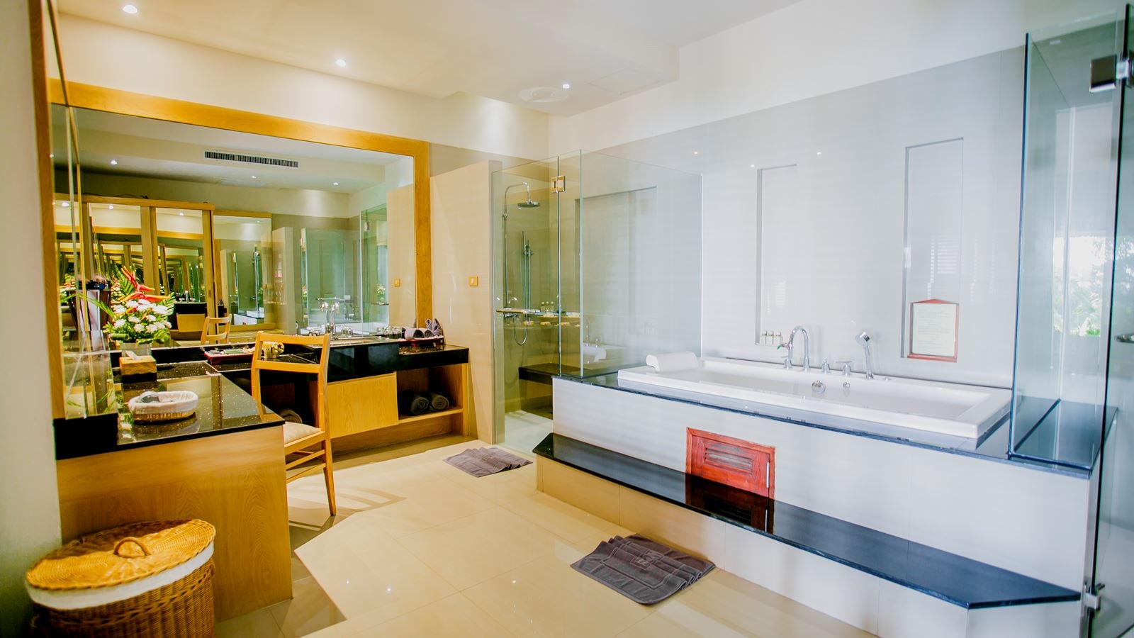 rooms-grand-thai-with-private-pool-and-spa-bath