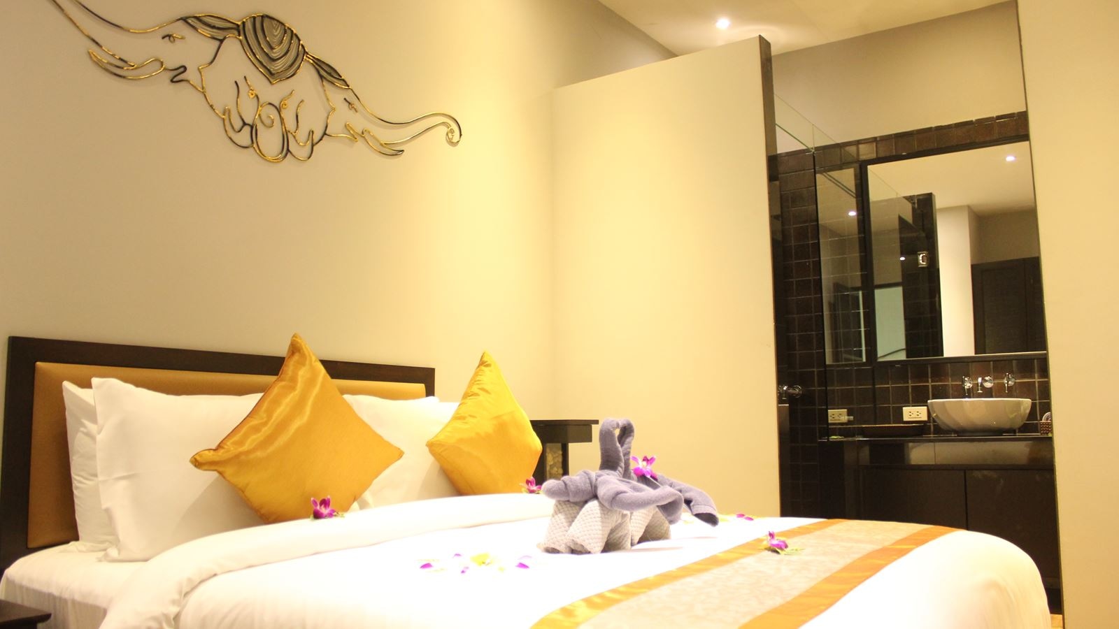 rooms-2-bedrooms-with-pool