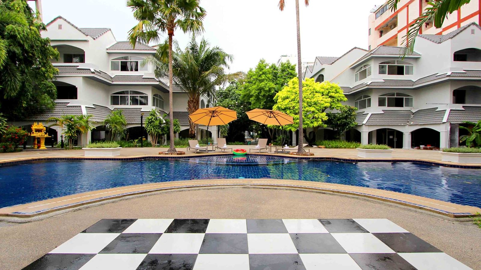 pools-outdoor-pool