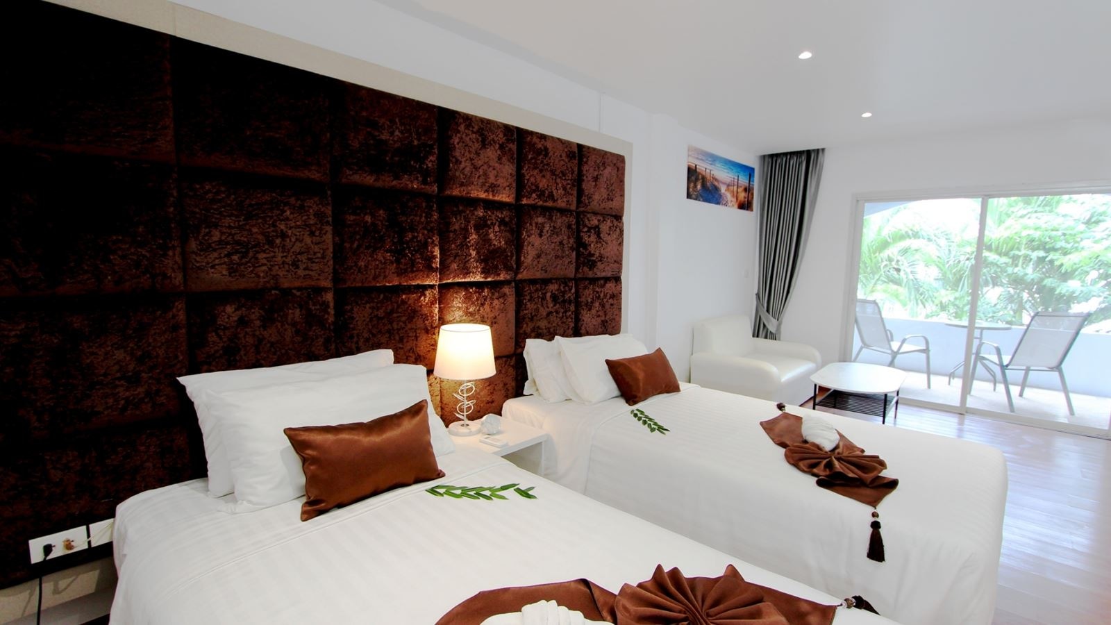 rooms-deluxe-room