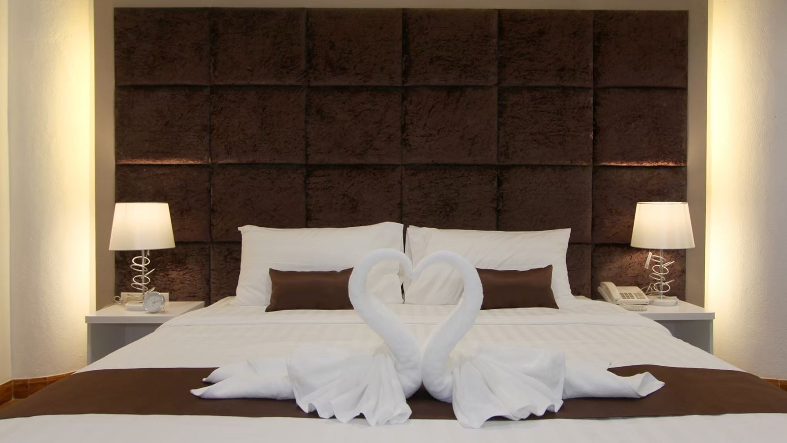 rooms-deluxe-room