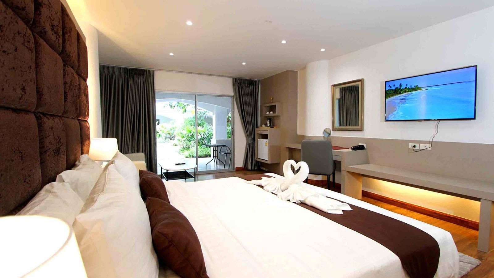 rooms-deluxe-room