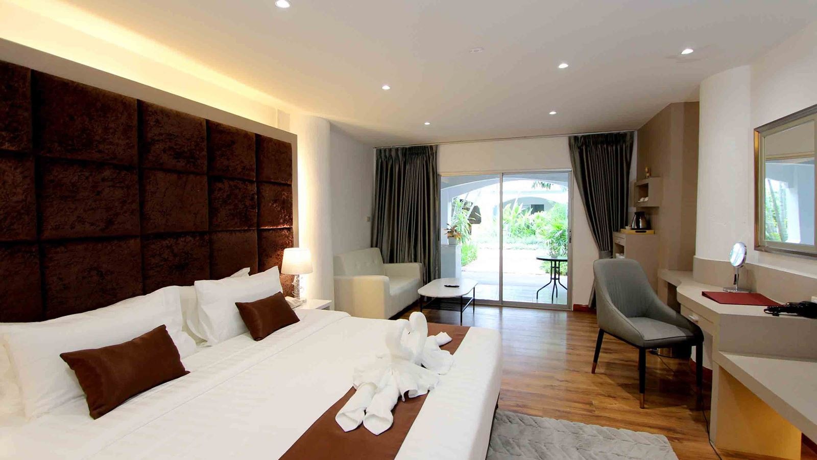 rooms-deluxe-room