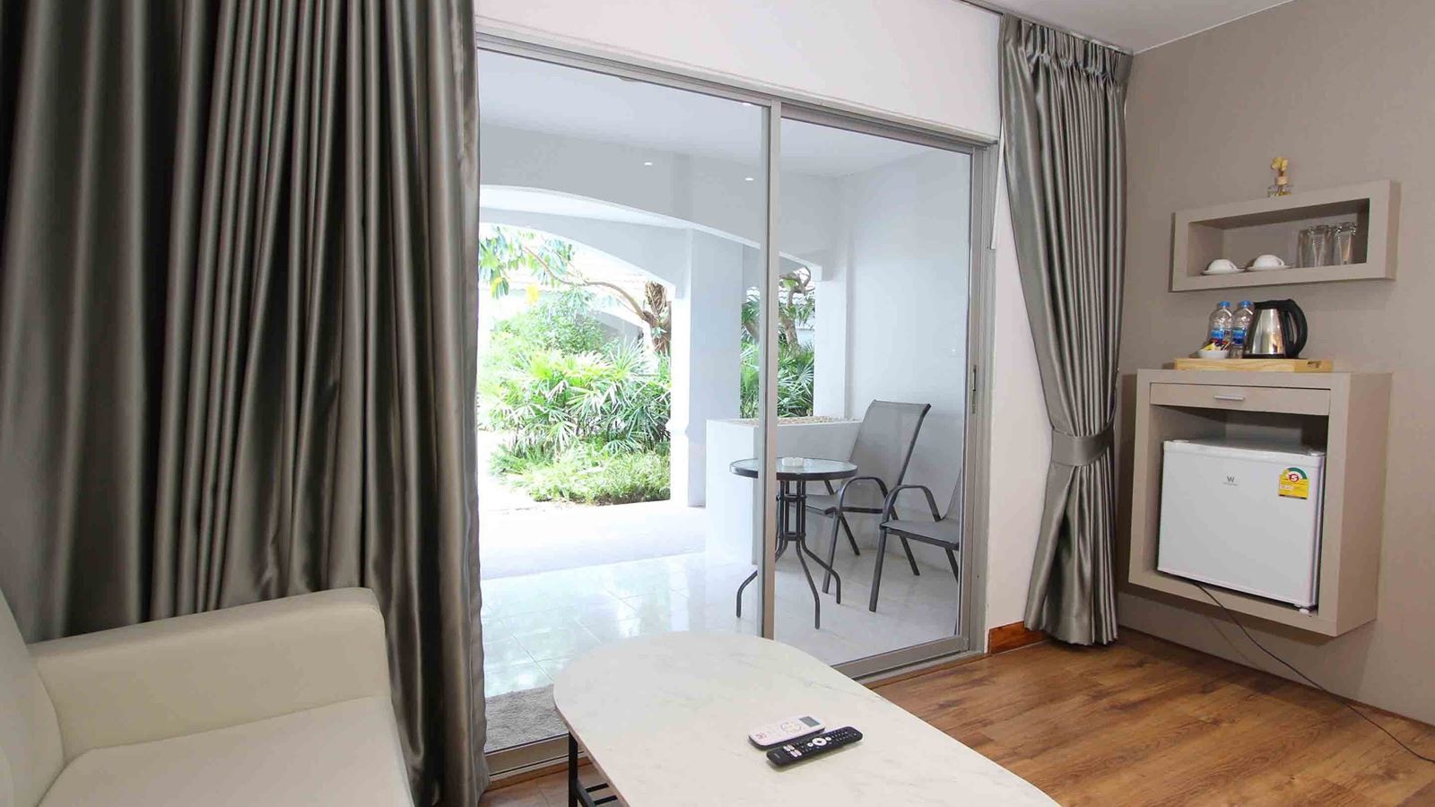 rooms-deluxe-room