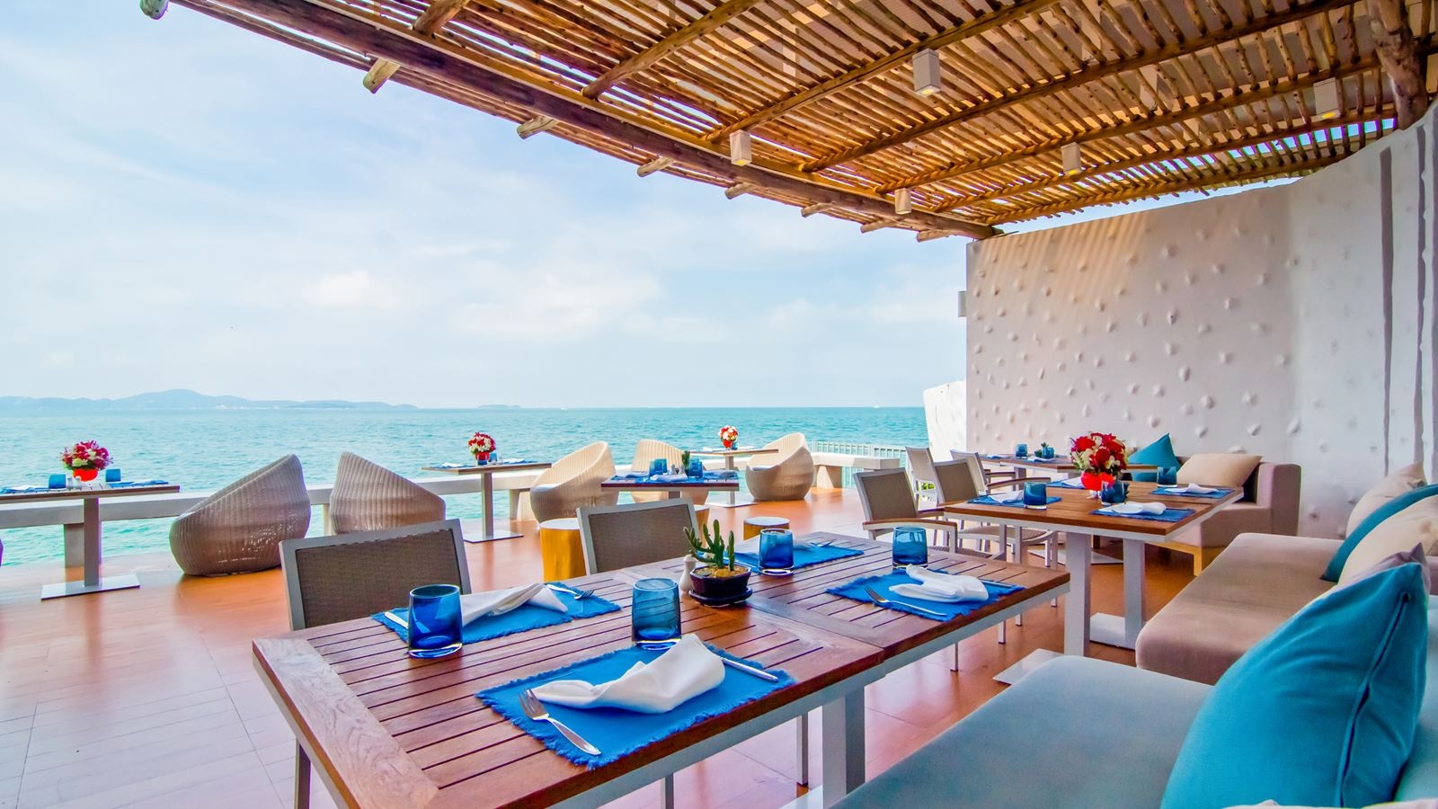 restaurants-breezeo---exotic-beachfront-seafood