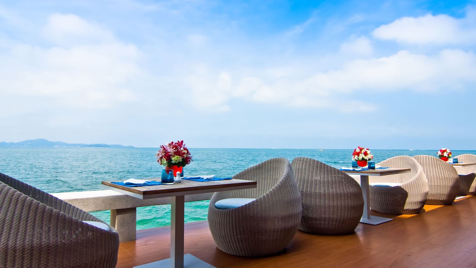restaurants-breezeo---exotic-beachfront-seafood