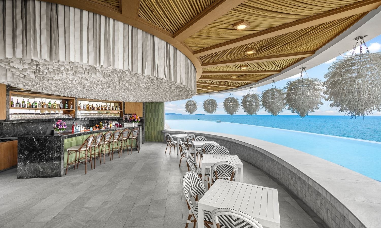 bars-the-bar--royal-cliff-beach-hotel