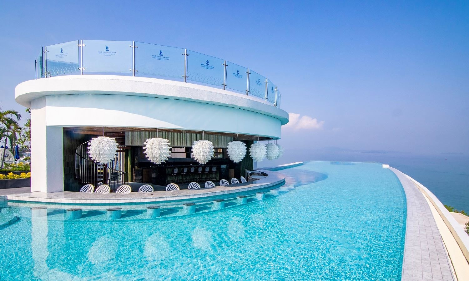 bars-the-bar--royal-cliff-beach-hotel