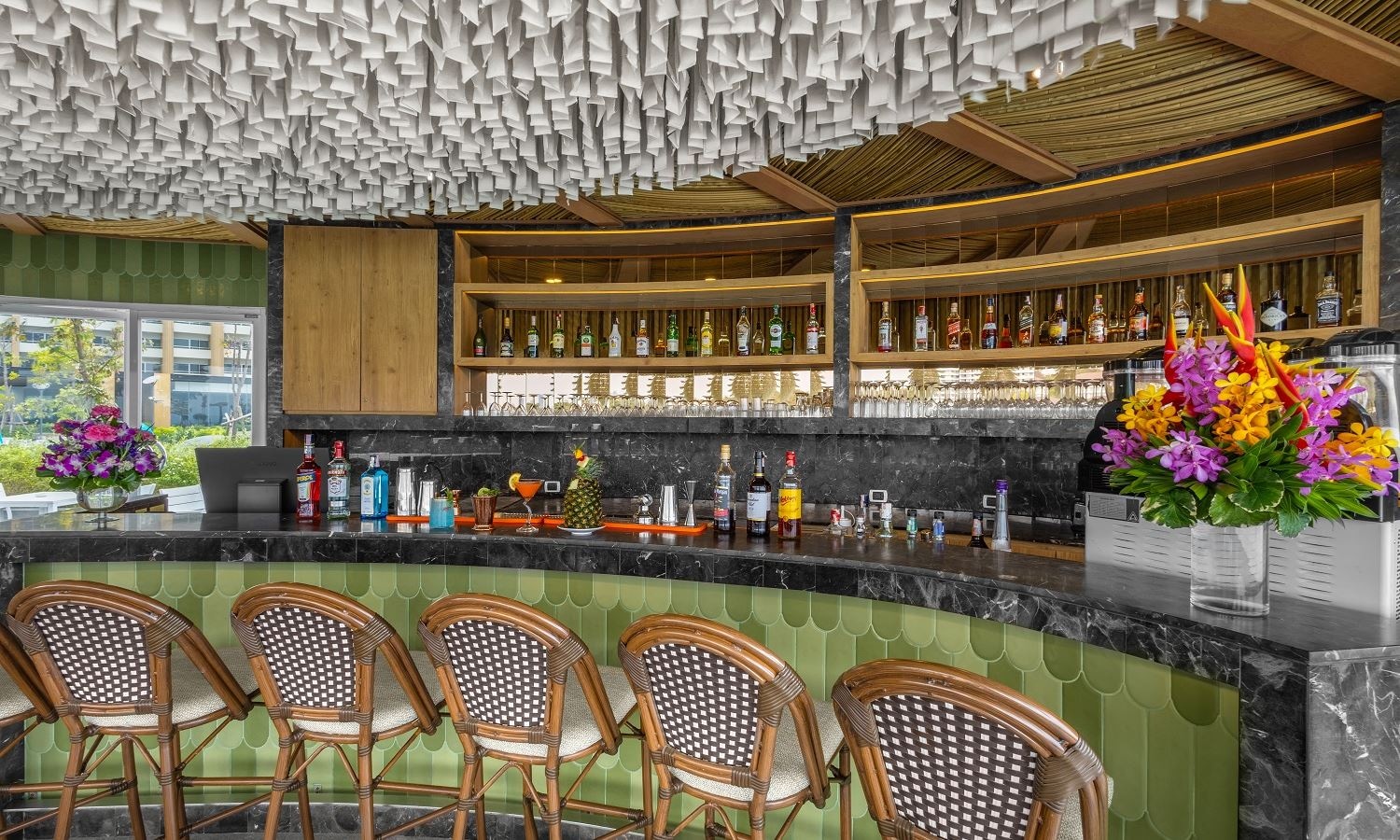 bars-the-bar--royal-cliff-beach-hotel