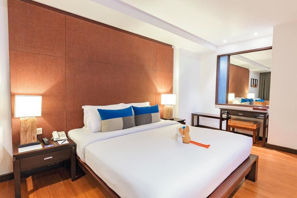 rooms-deluxe-pool-view