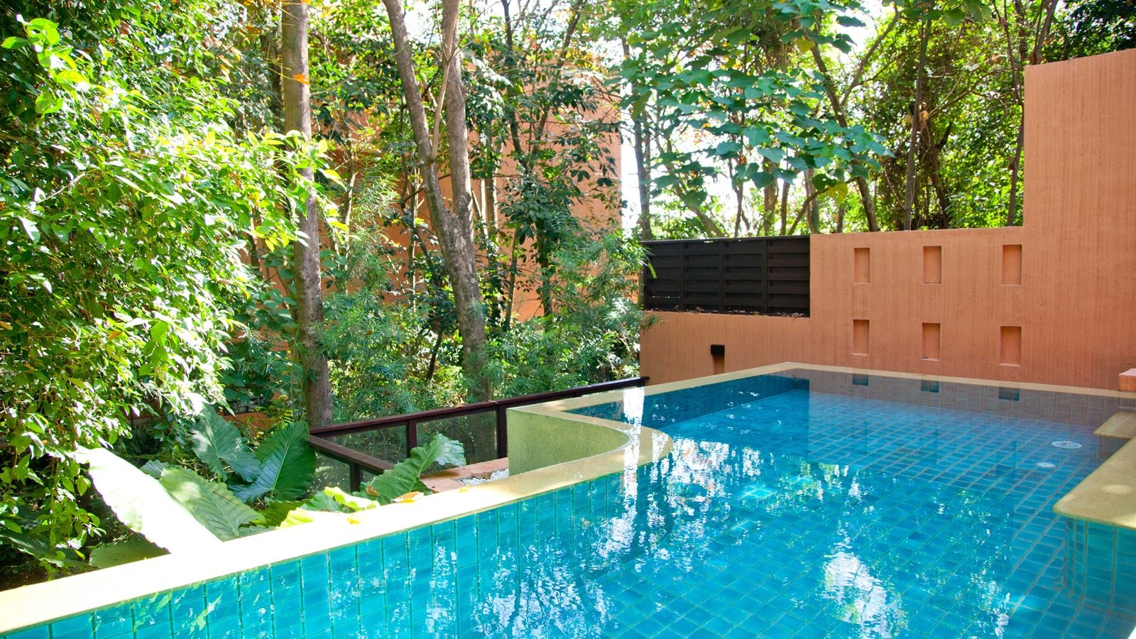 rooms-1-broom-family-suite-garden-view