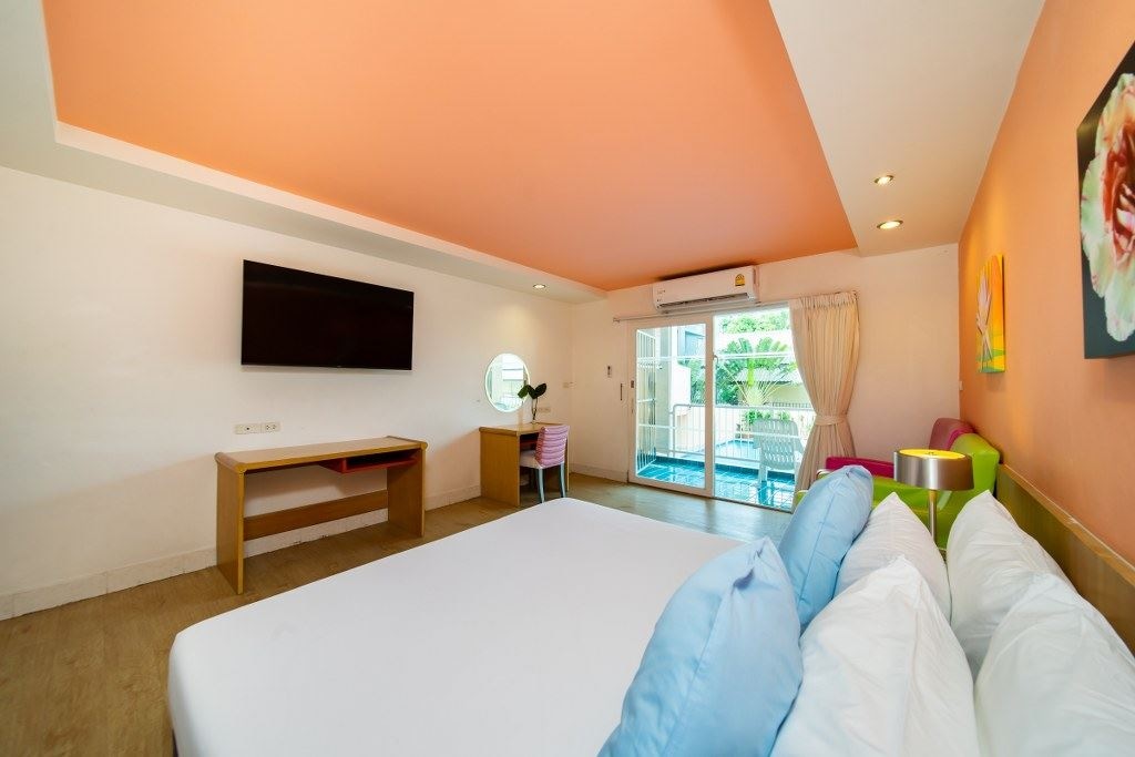 rooms-deluxe-pool-view