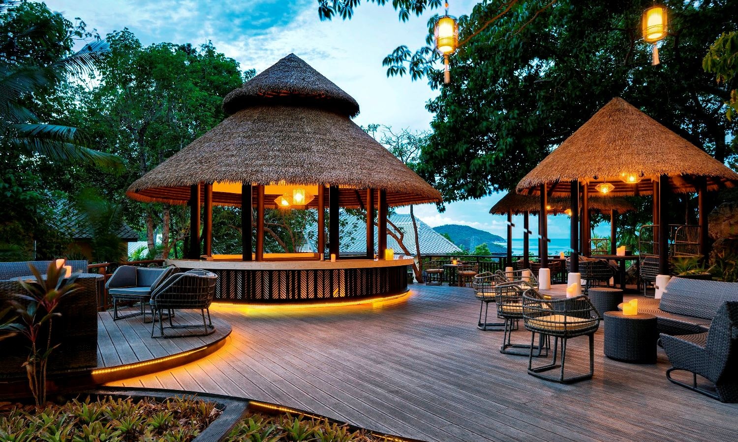 restaurants-tree-tops-sky-dining-bar
