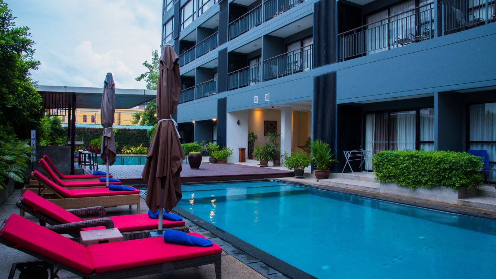 pools-outdoor-pool