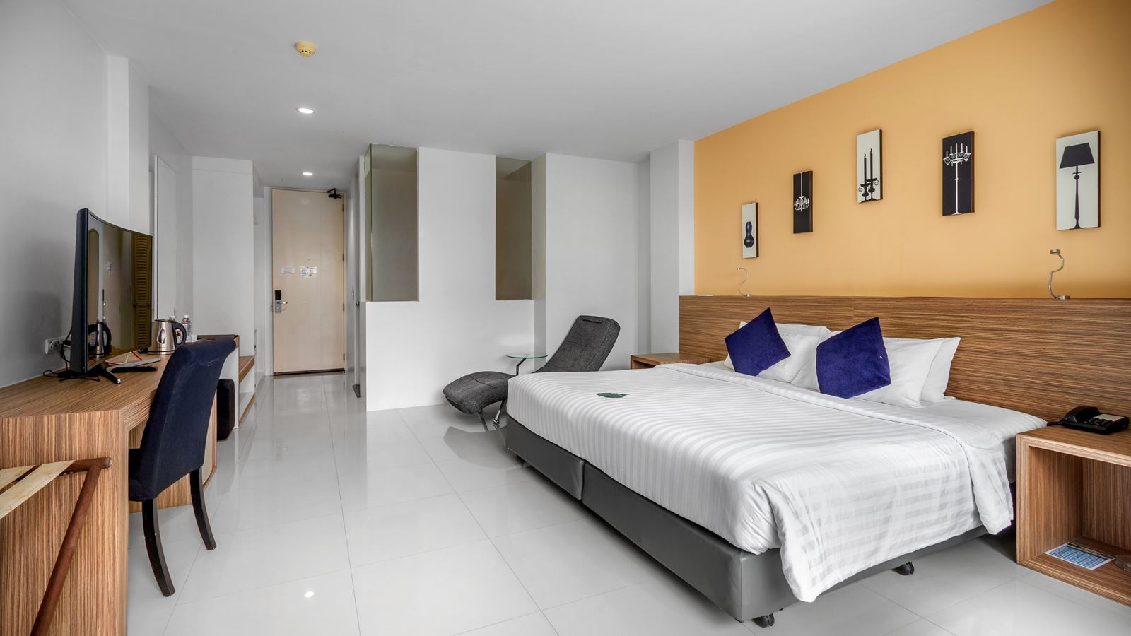 rooms-pool-pent