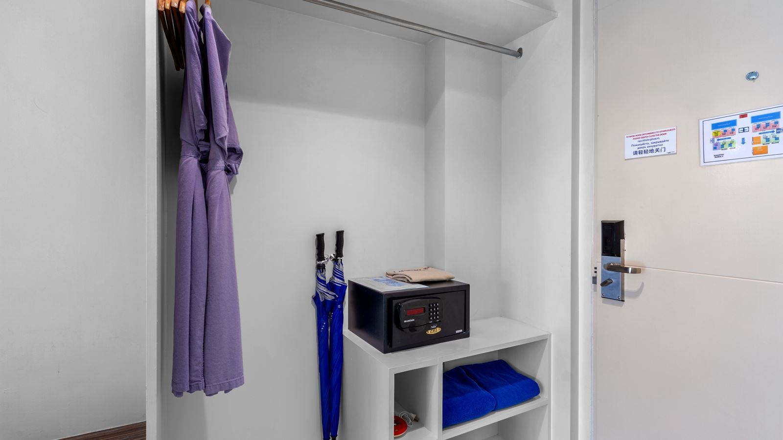 rooms-pool-pent