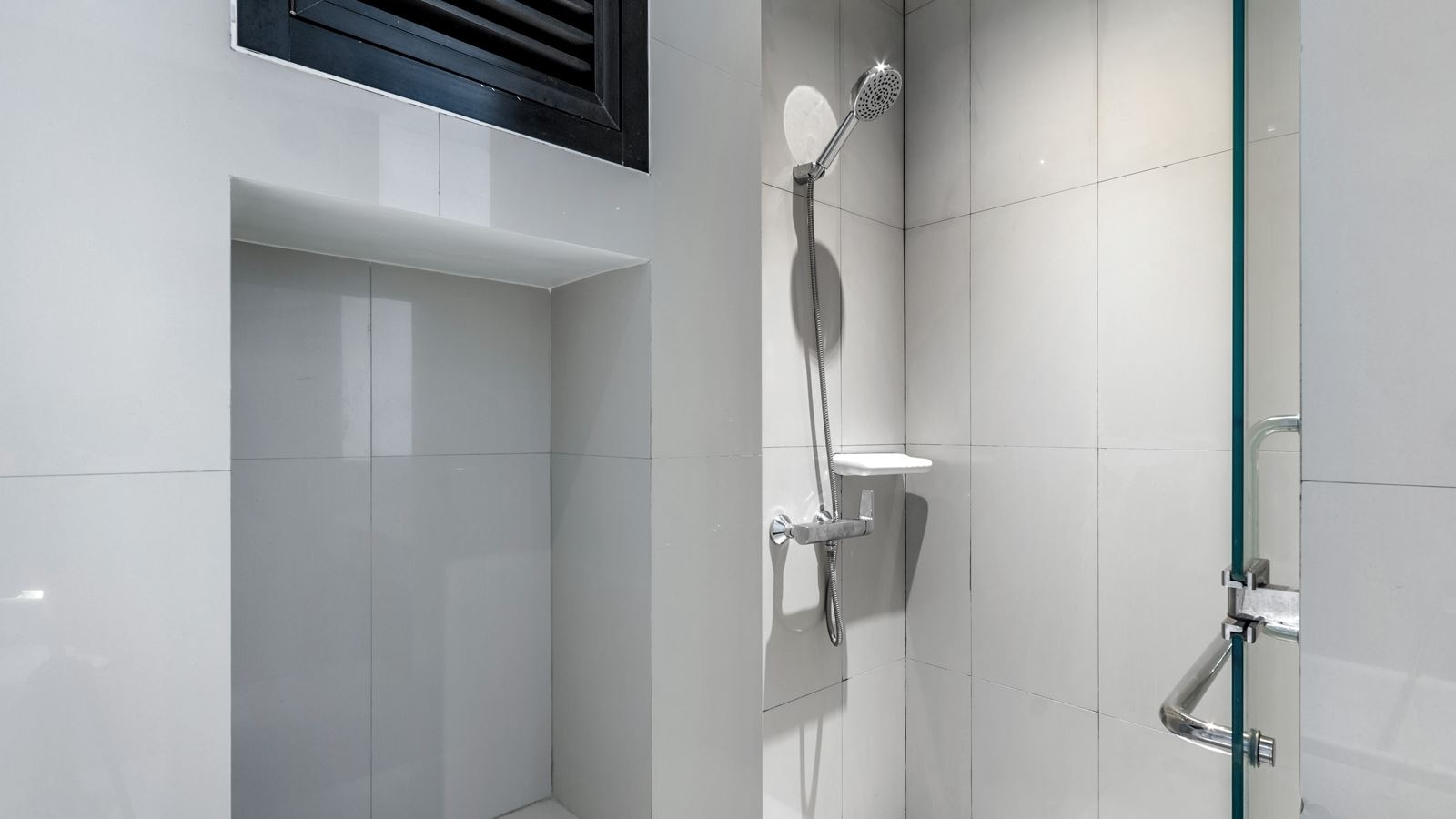 rooms-pool-pent