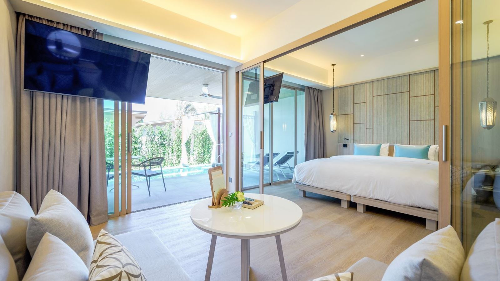 rooms-pool-suite