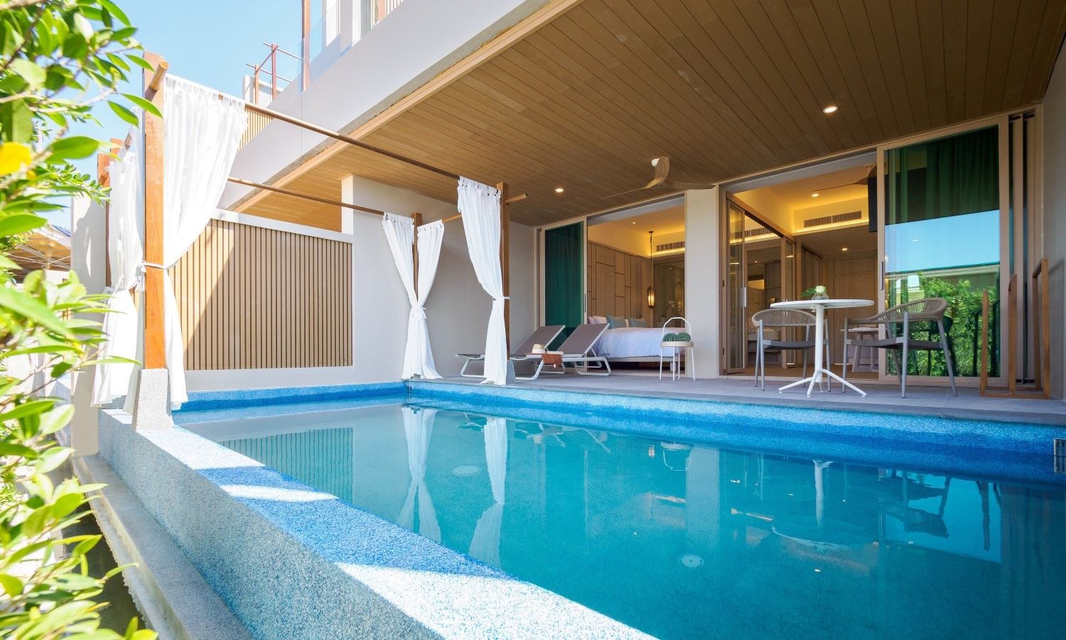 rooms-pool-suite