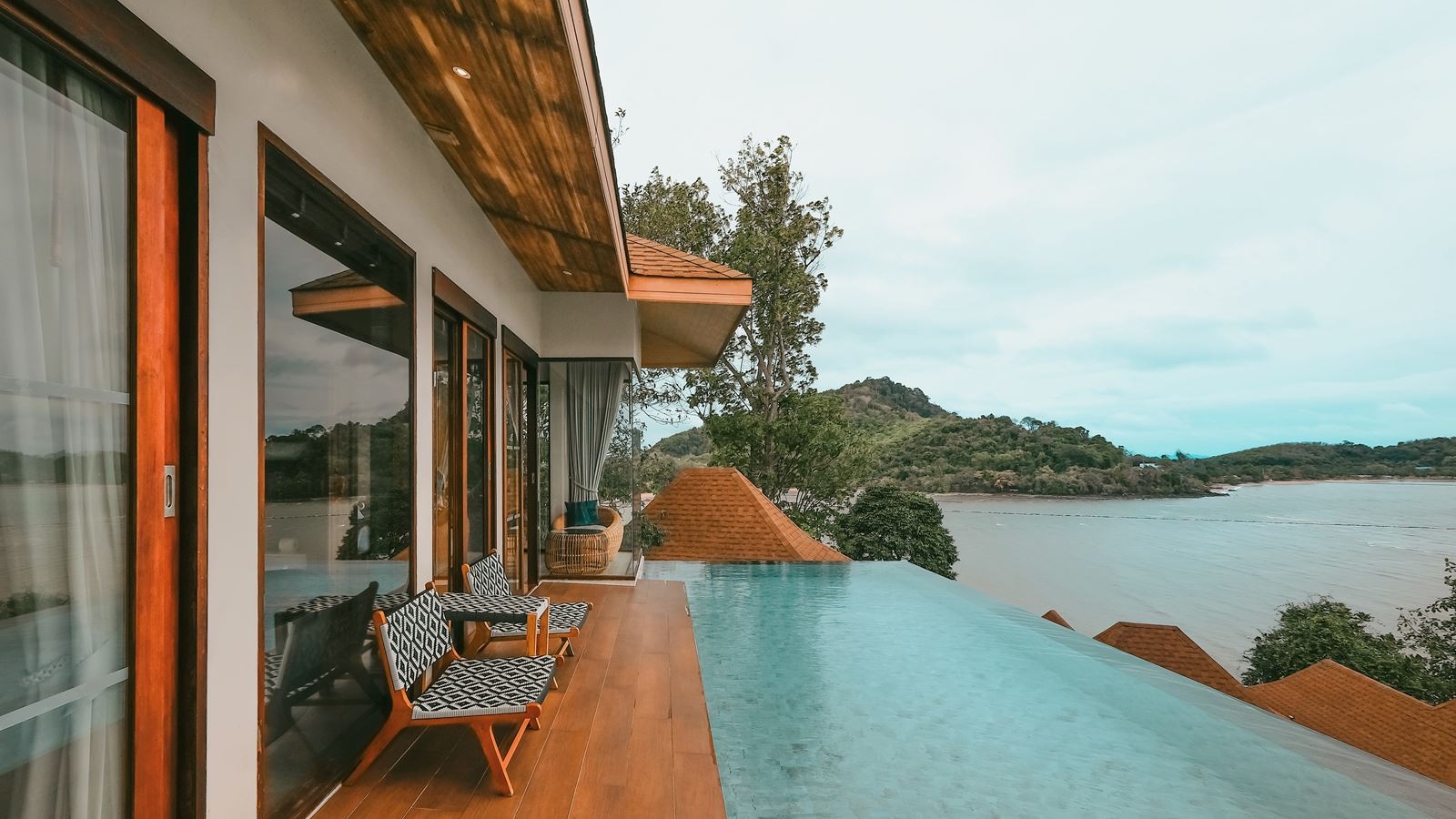 rooms-sky-pool-villa