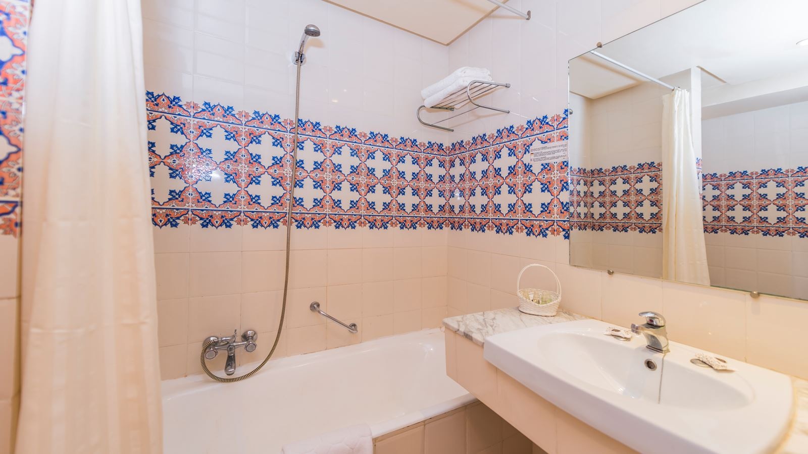 rooms-room-superior-seaview