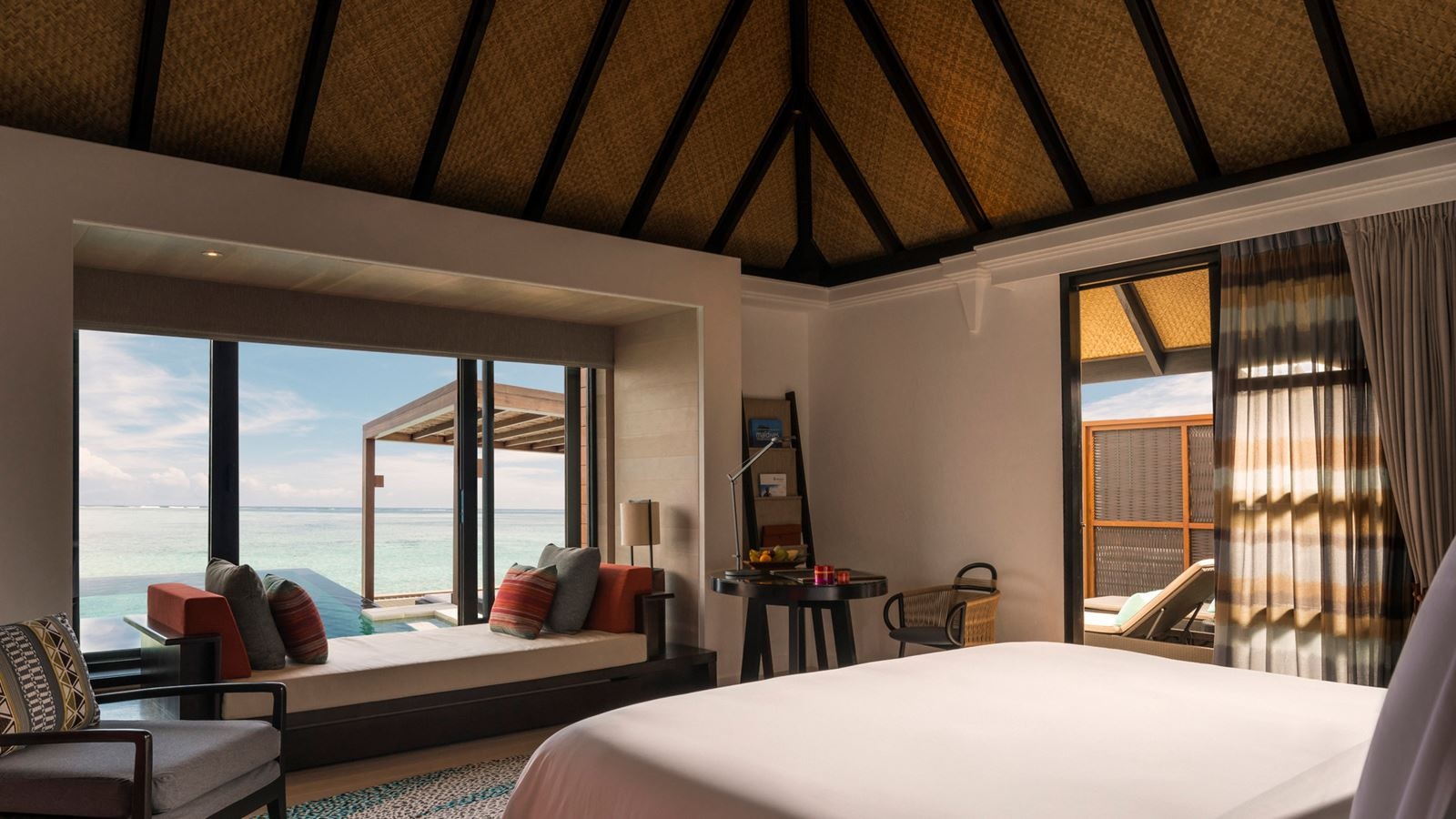 rooms-sunrise-water-villa-with-pool