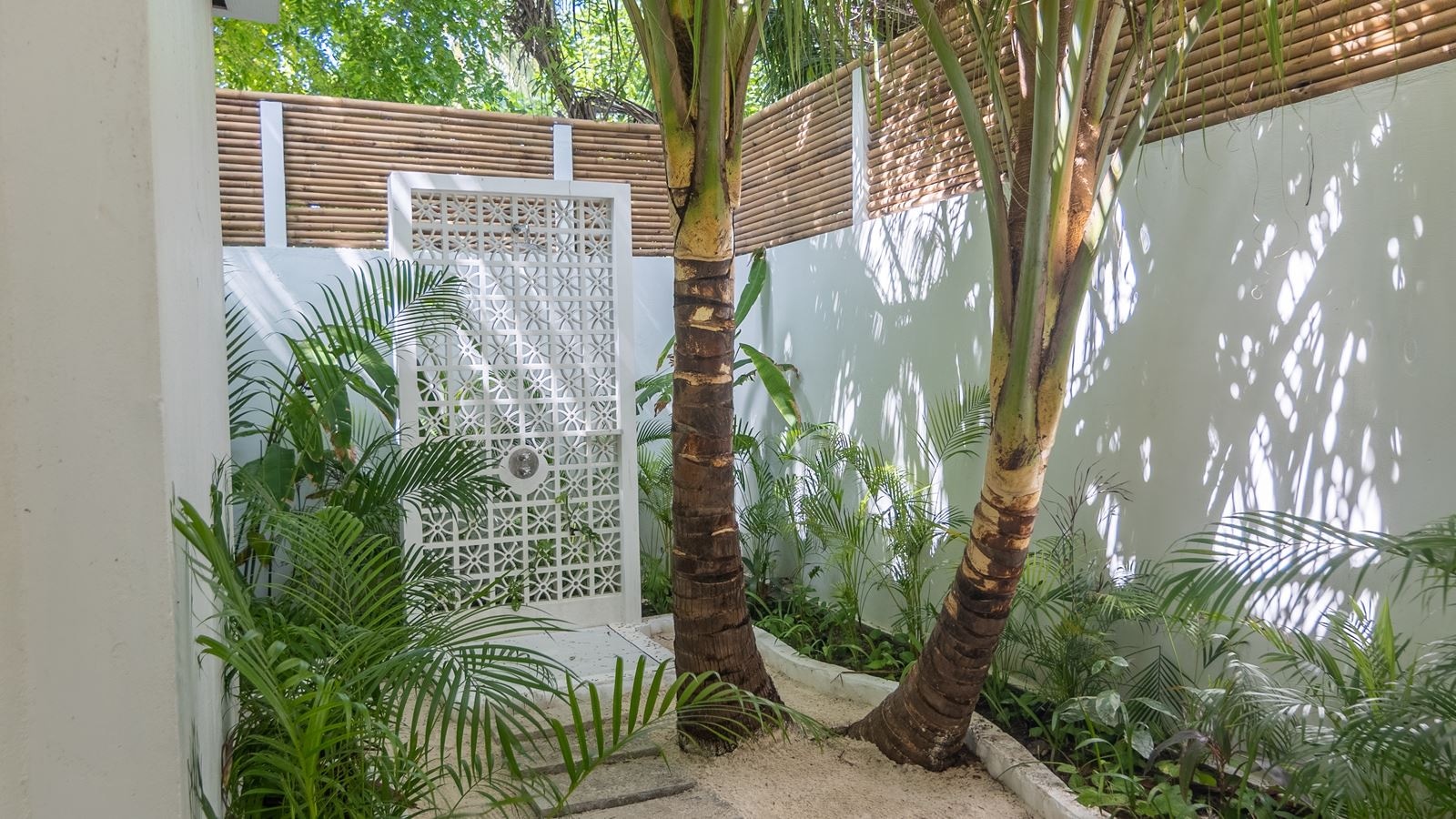 rooms-beach-pool-suite