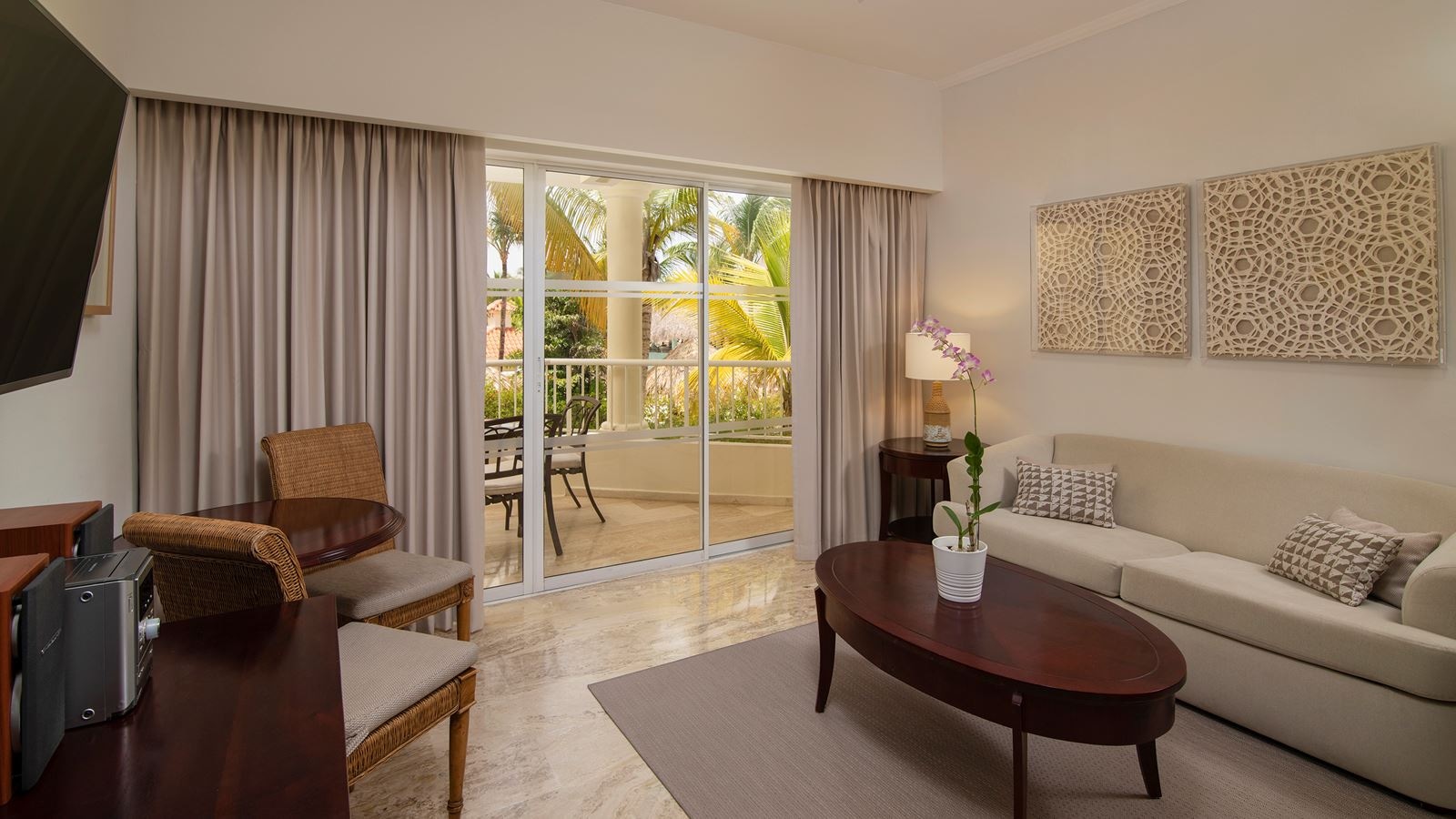 rooms-the-level-suite-garden-view