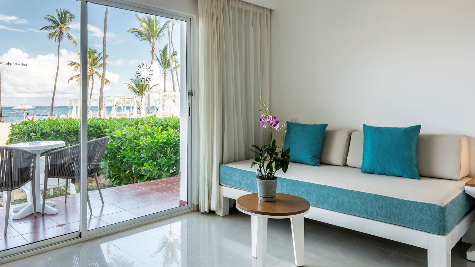 rooms-master-junior-suite-beach-walk