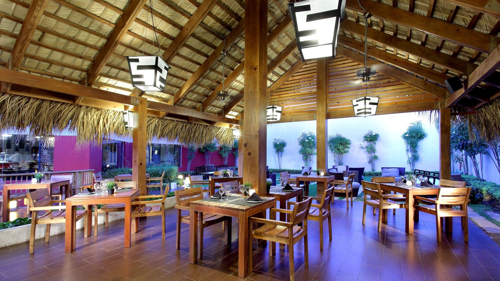 restaurants-la-lola