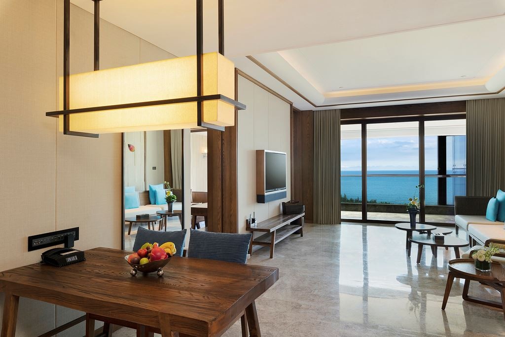 rooms-1-king-bed-1-bedroom-suite