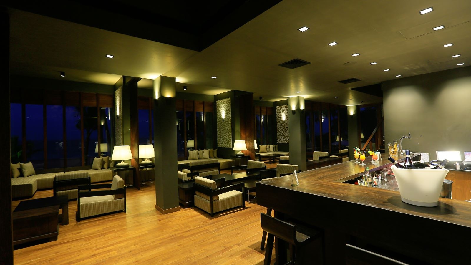 bars-main-bar