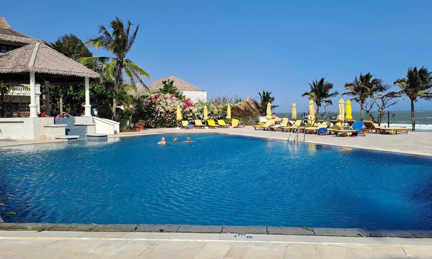 pools-outdoor-pool