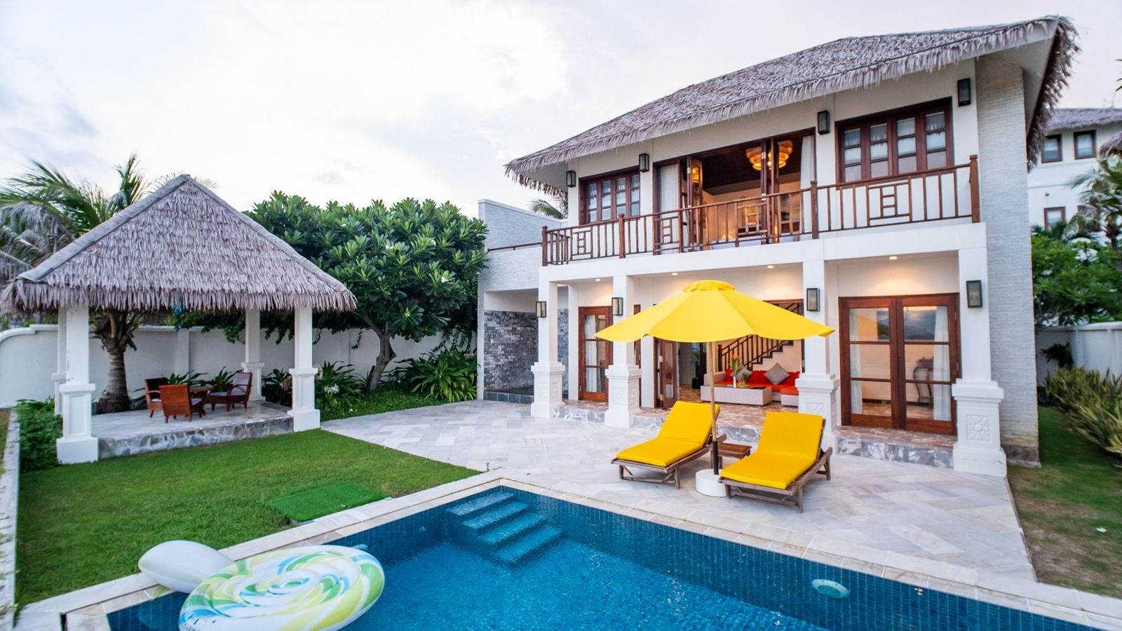 rooms-beach-front-pool-villa-child-without-extra-bed